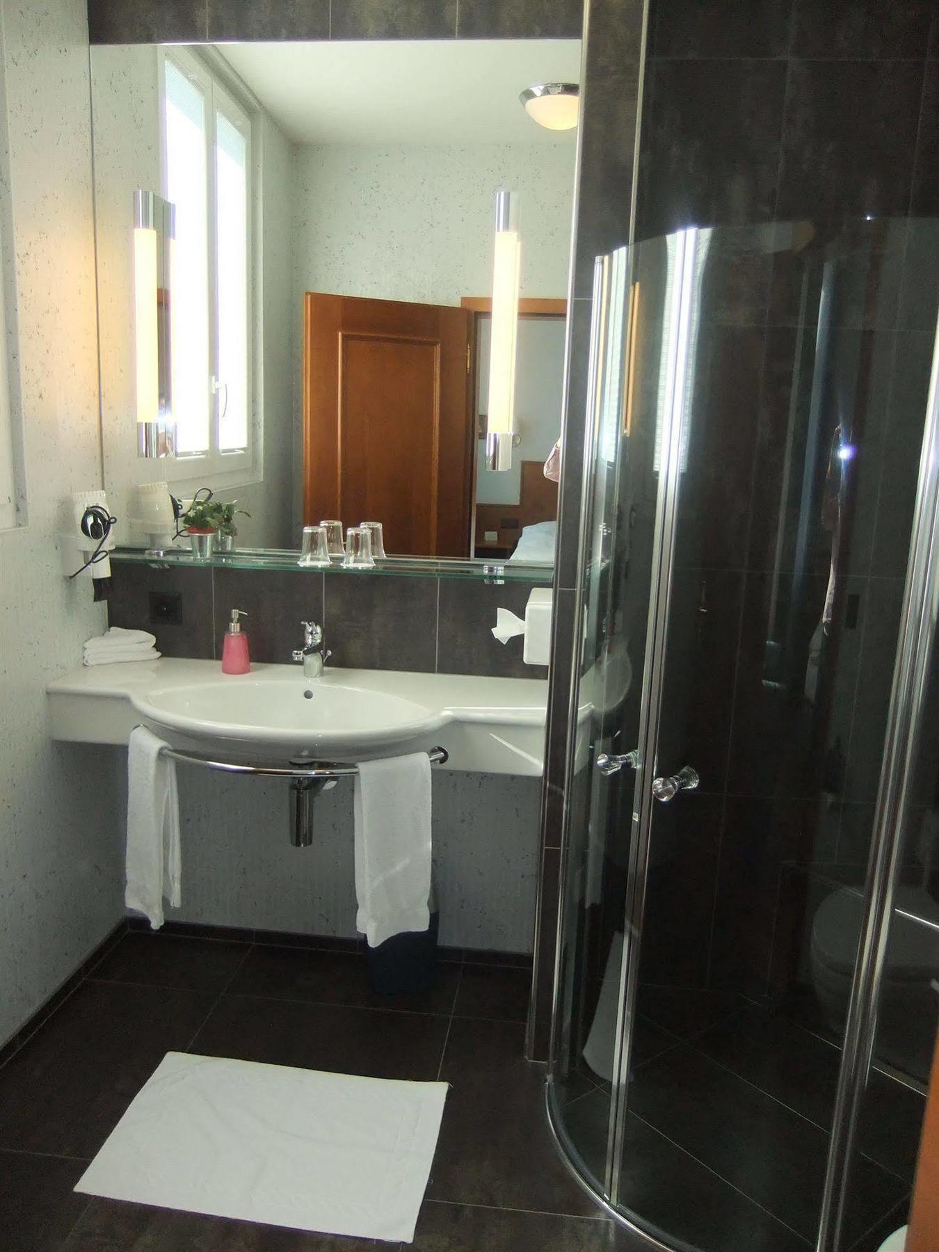 Hecht Hotel